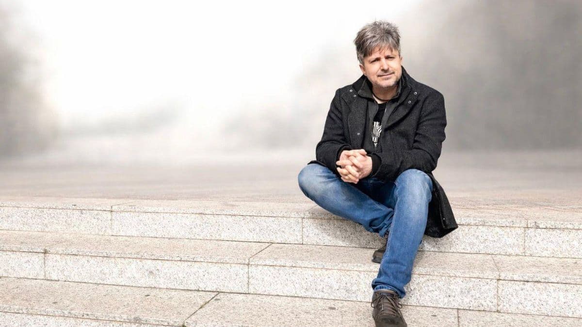 Lorenzo González, voz y coros de Robe Iniesta (2013-2025)
